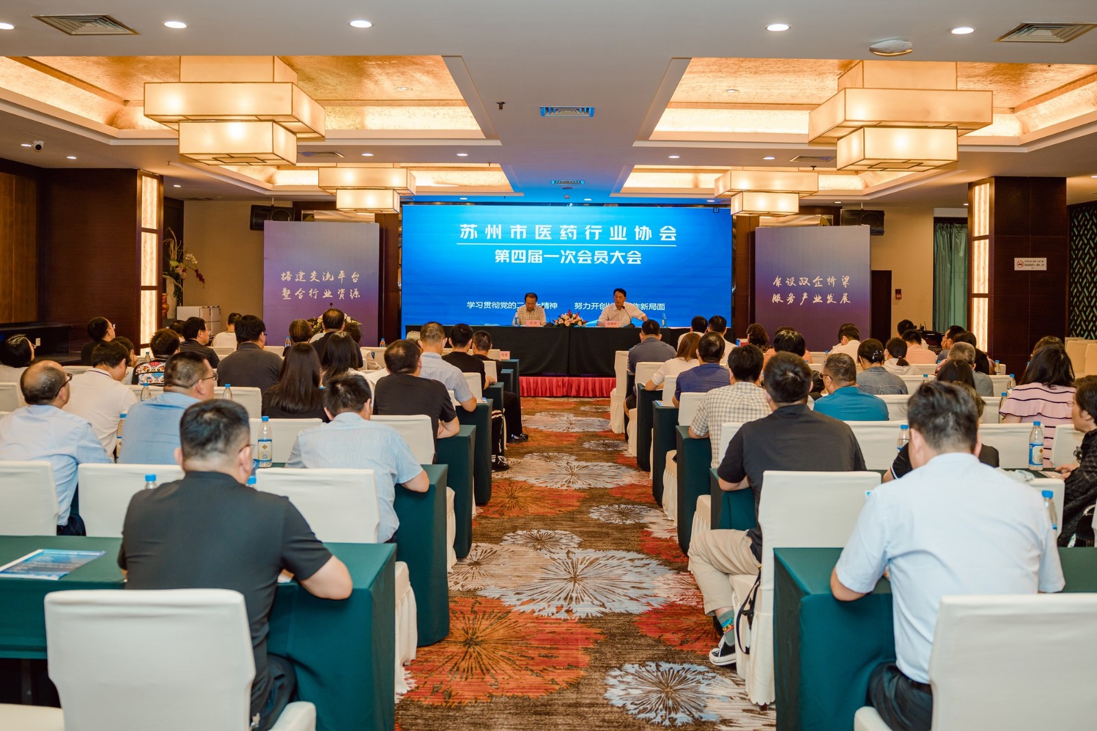 公司董事長錢群山當(dāng)選蘇州市醫(yī)藥行業(yè)協(xié)會會長