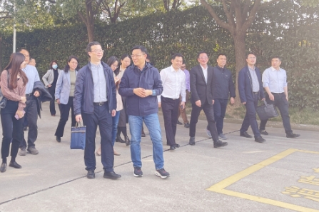 國家藥監(jiān)局調(diào)研組到吳中醫(yī)藥蘇州制藥廠進行走訪調(diào)研